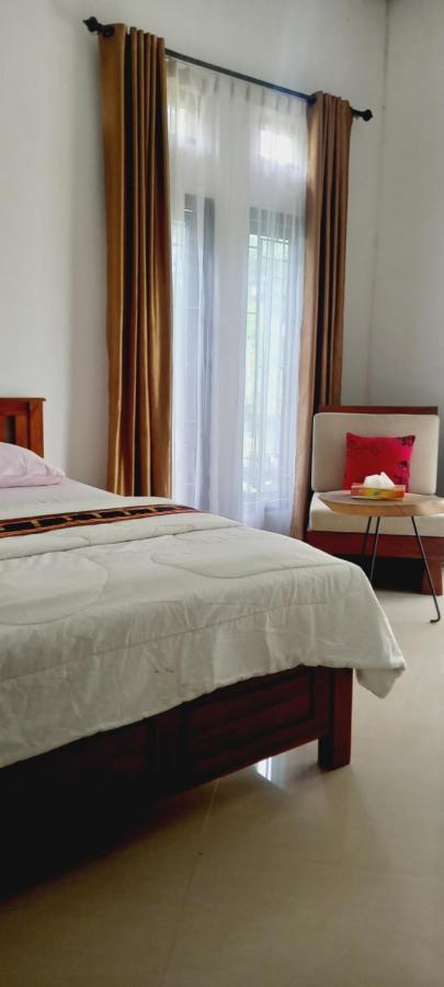 Inang Amang Homestay Labuan Bajo Esterno foto