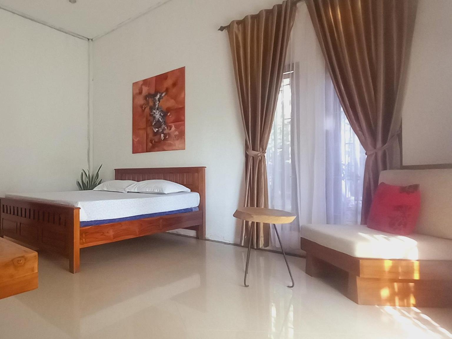 Inang Amang Homestay Labuan Bajo Esterno foto