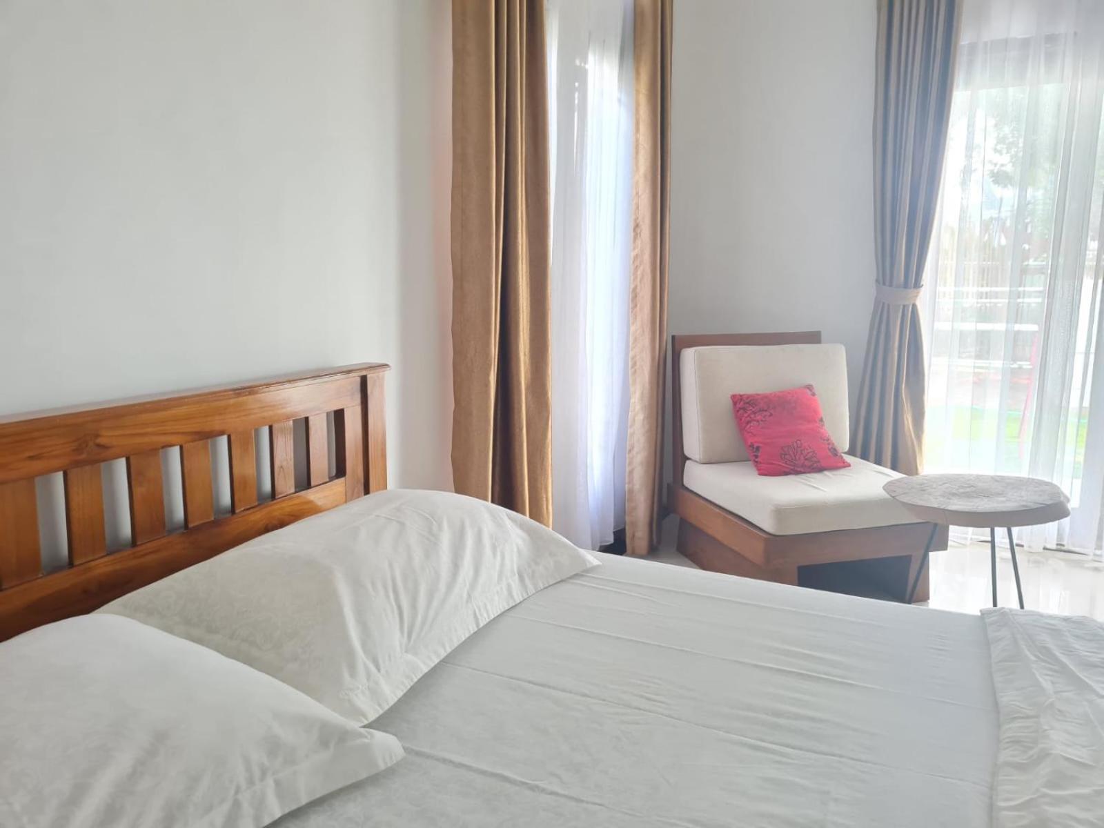 Inang Amang Homestay Labuan Bajo Esterno foto