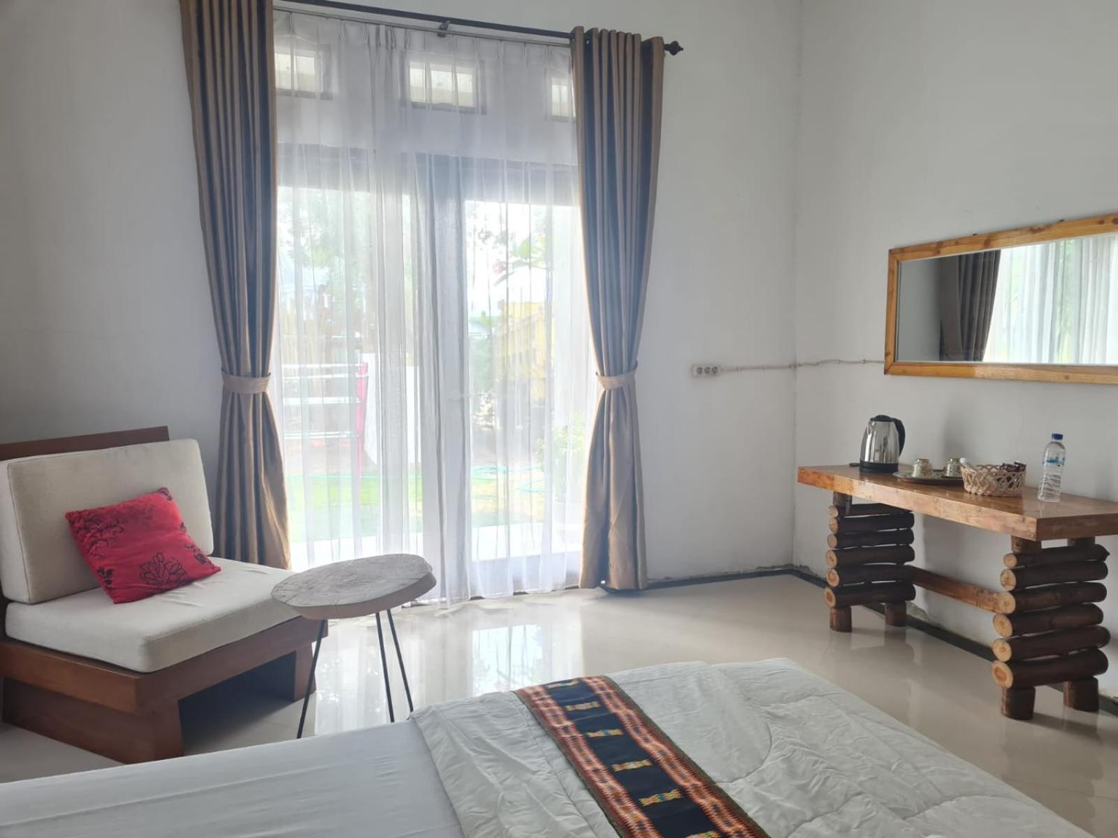 Inang Amang Homestay Labuan Bajo Esterno foto