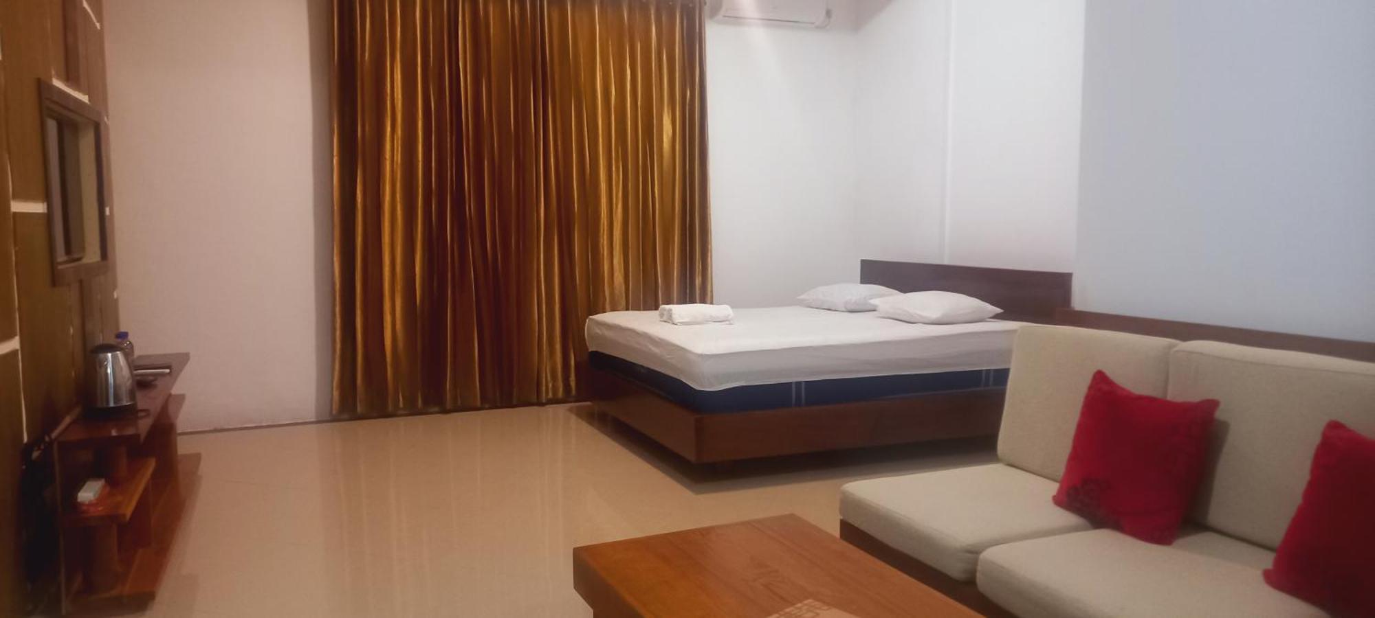 Inang Amang Homestay Labuan Bajo Esterno foto